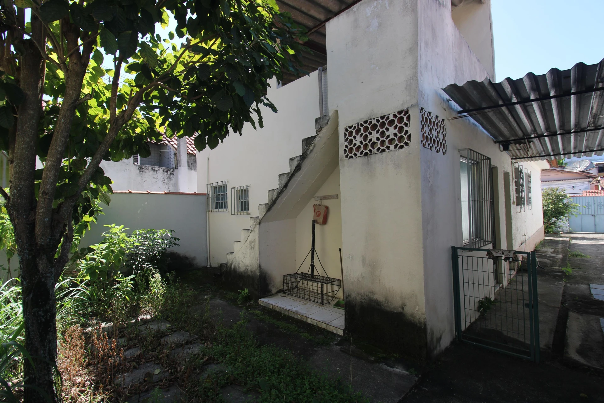 Unfurnished house with 3 bedrooms, 2 bathrooms and garden — photo 3