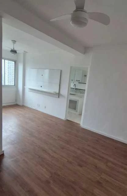 58 m² apartment with open-plan kitchen and living area — photo 8