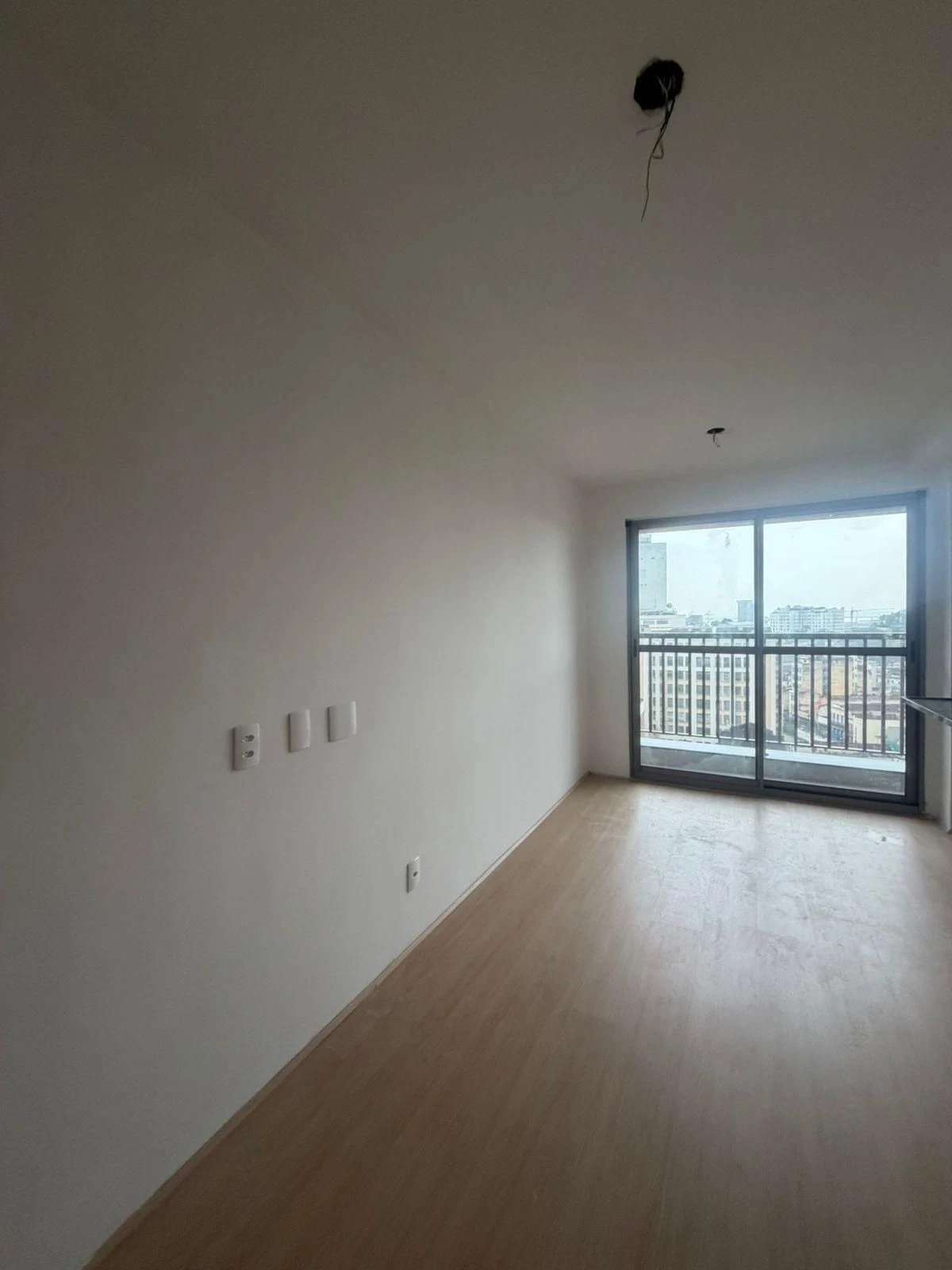 Apartamento de 1 dormitorio con cocina abierta y balcón — photo 10