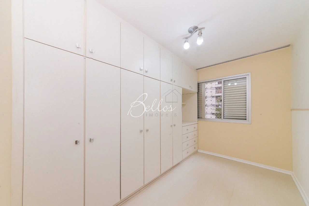 3-bedroom apartment with a bathtub — photo 3
