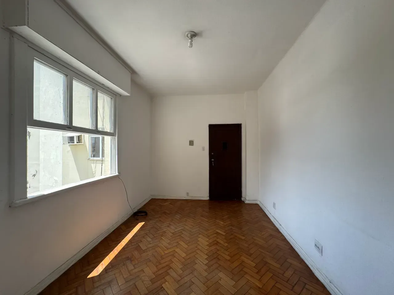 Apartment on the 6th floor with wood or laminate floors — photo 14