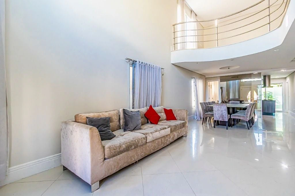 5-bedroom house with a private pool in Curitiba — photo 10
