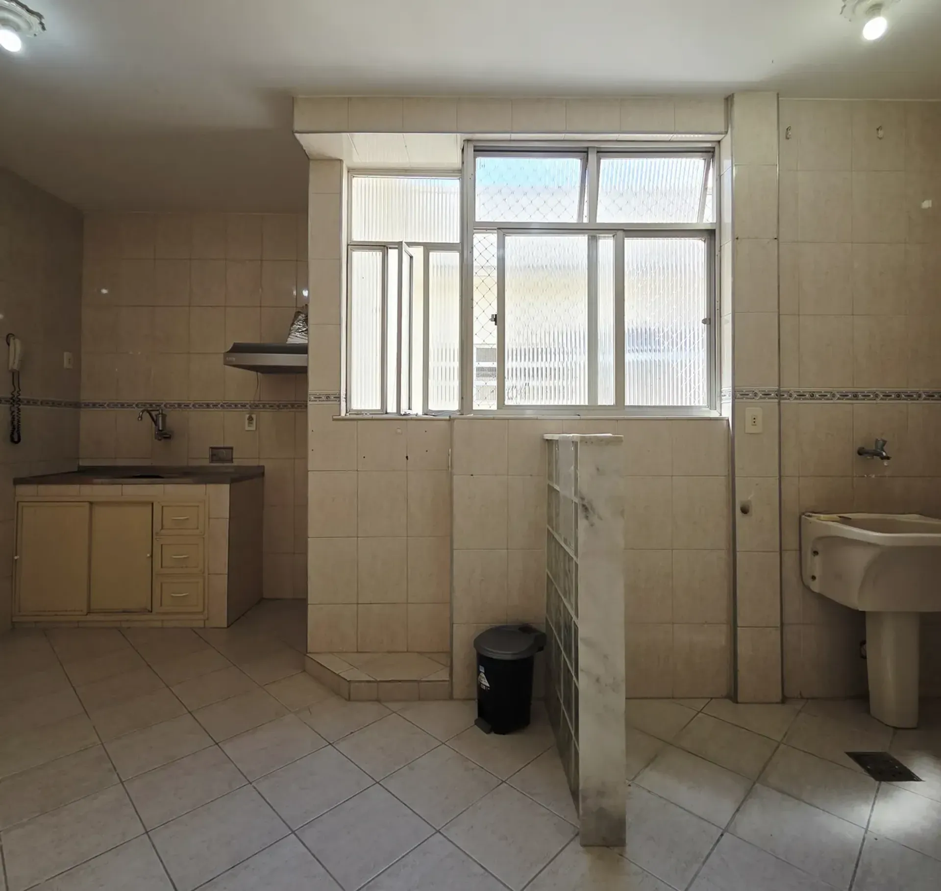 Apartamento com 2 quartos, 1 banheiro e cozinha fechada — photo 30