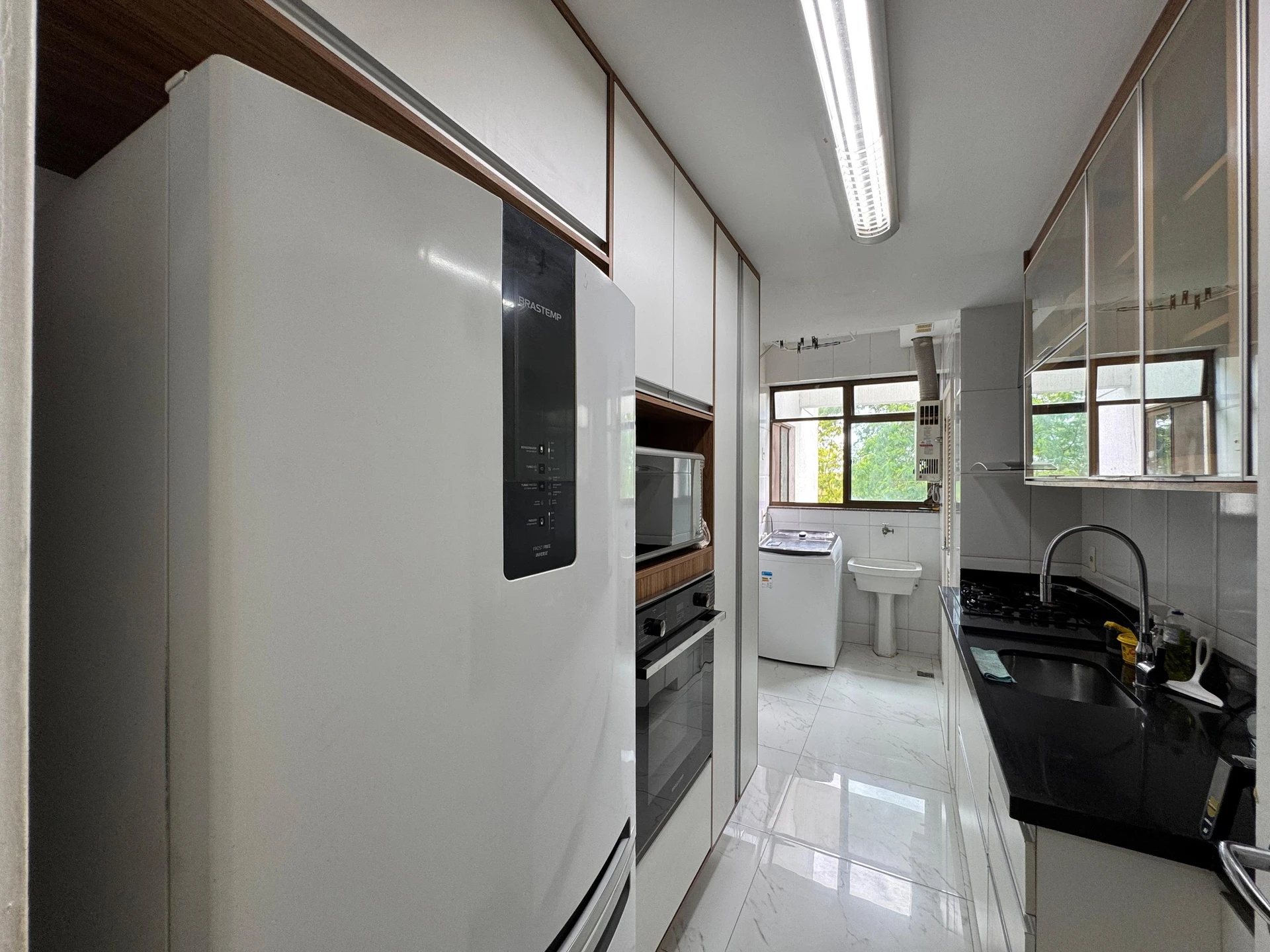 Glass-enclosed balcony in a 3-bedroom apartment, 96 m² — photo 12