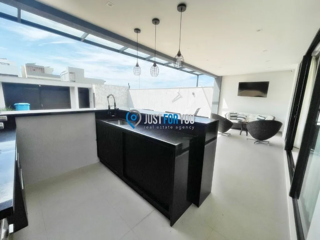 Furnished house with 4 en-suites and 330 m² plus 2 parking — photo 34