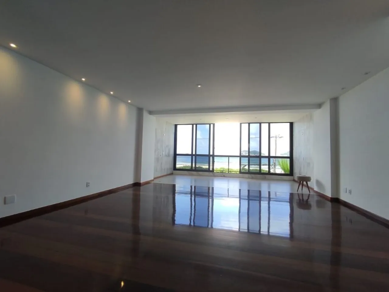 3-bedroom apartment with separate kitchen, 210 m² — photo 3