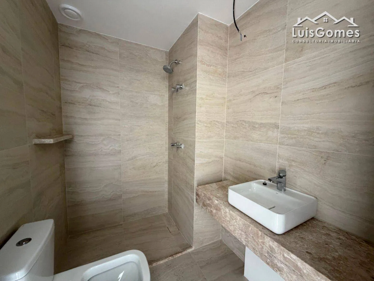 Apartment with 4 suites and a balcony view — photo 24