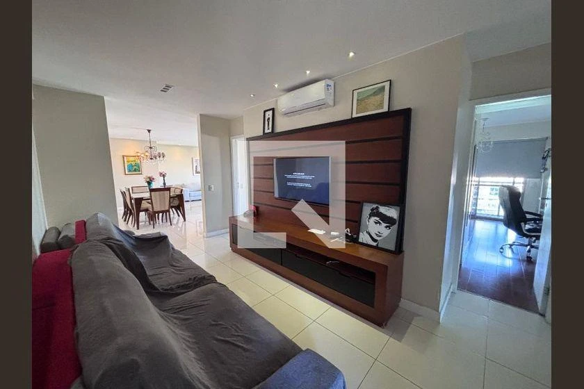 206 m² apartment with 4 en-suite bedrooms and glass balcony — photo 21
