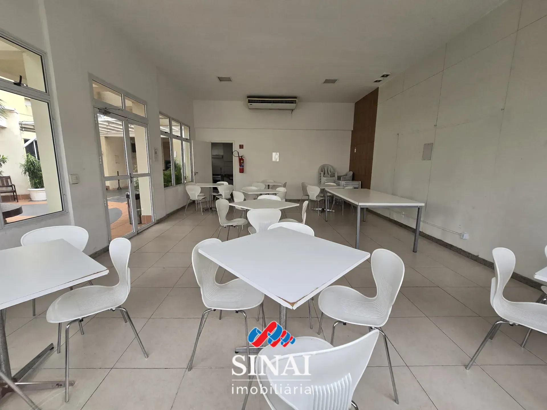 Apartamento de 2 quartos em condomínio com piscina — photo 55
