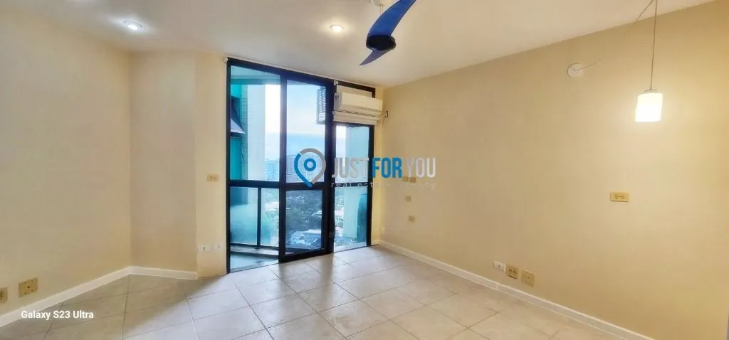 3-bedroom apartment with 4 baths and balcony — photo 28