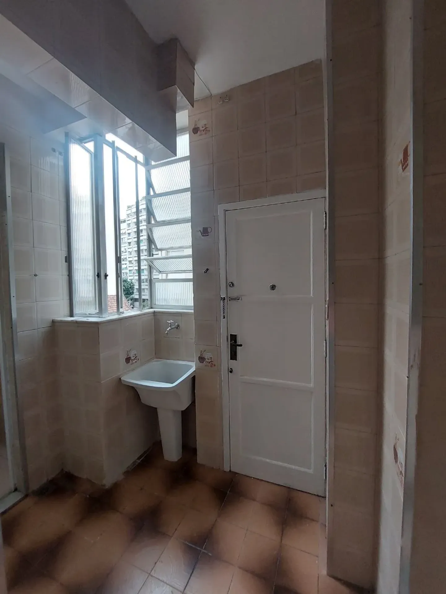 3-bedroom apartment with built-in wardrobes — photo 24