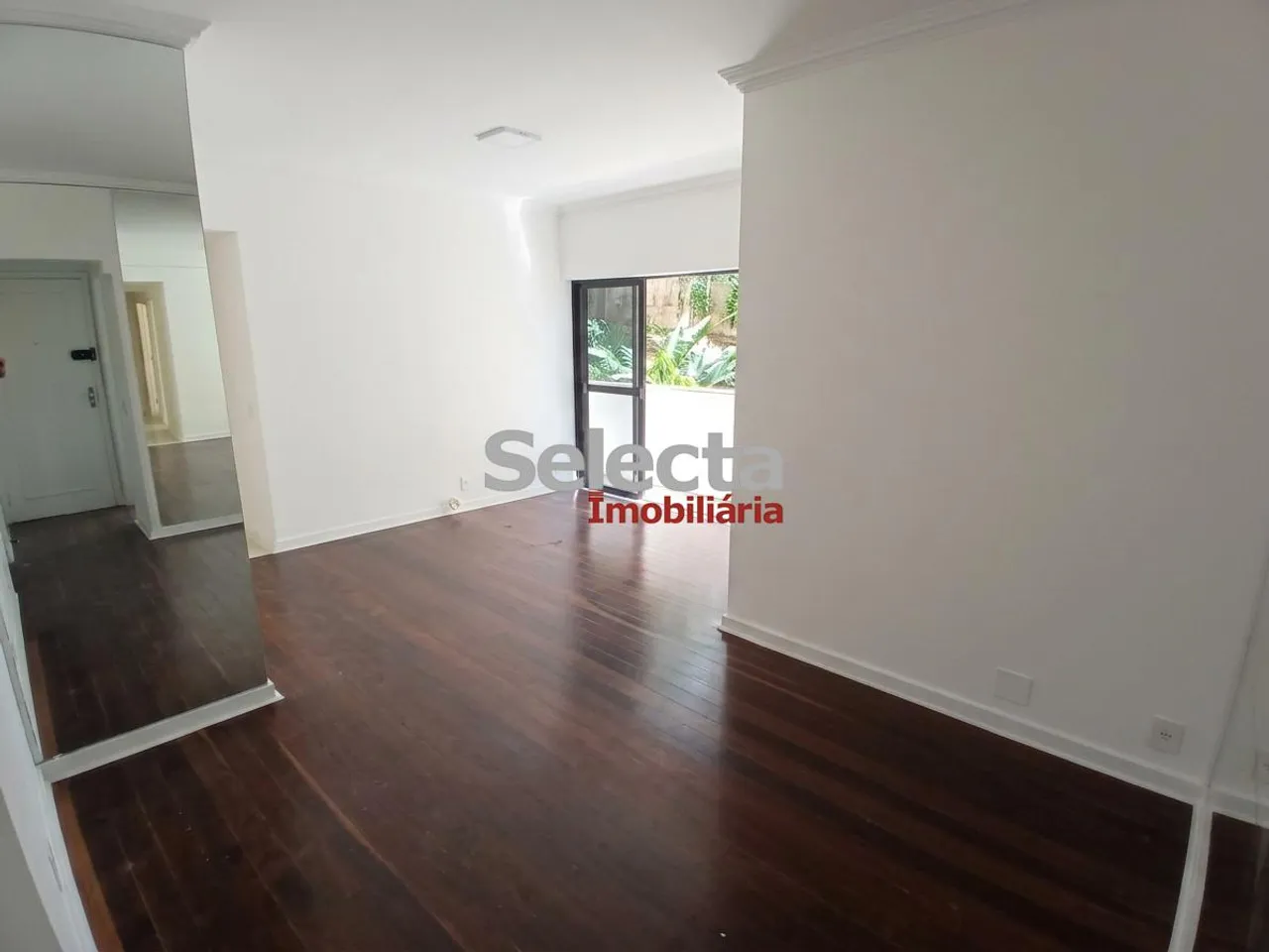 Apartment with 2 bedrooms and 3 bathrooms plus balcony