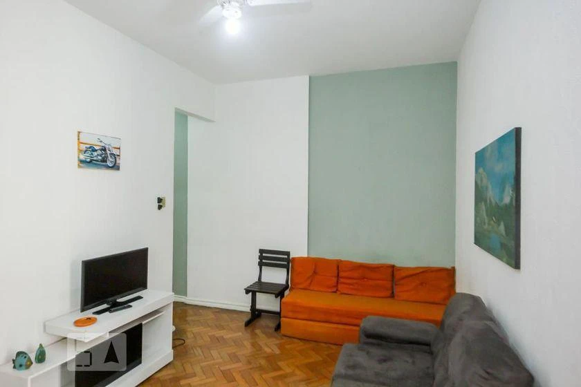 One-bedroom apartment with a washing machine