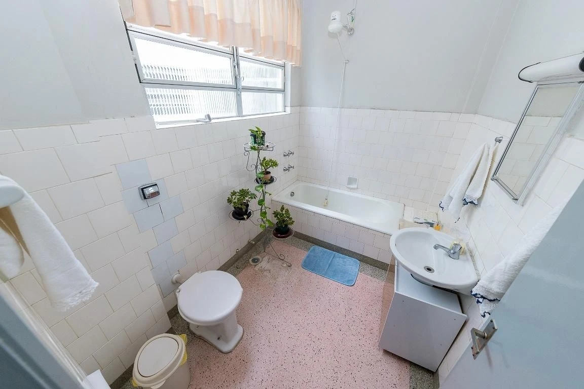 Furnished apartment, 97 m², with a bathtub — photo 43