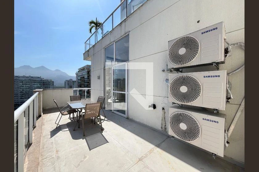 One-bedroom apartment with a mountain view — photo 9