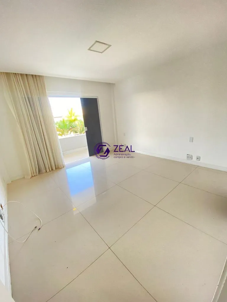 Balcony with a grill in a 4-bedroom house, 278 m² — photo 32