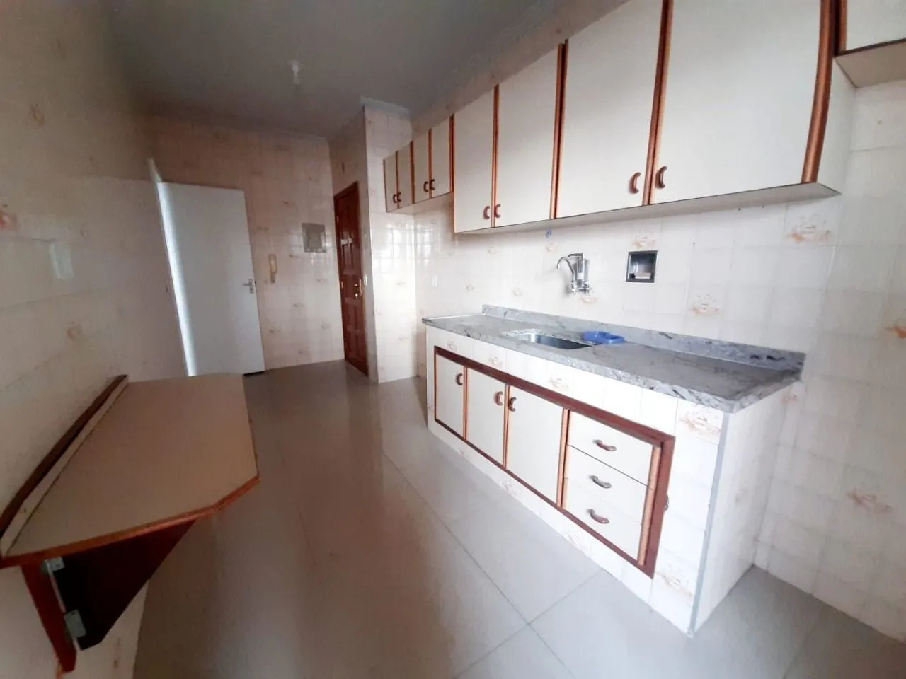 Apartamento de 84 m² com 2 quartos, varanda e 2 banheiros
