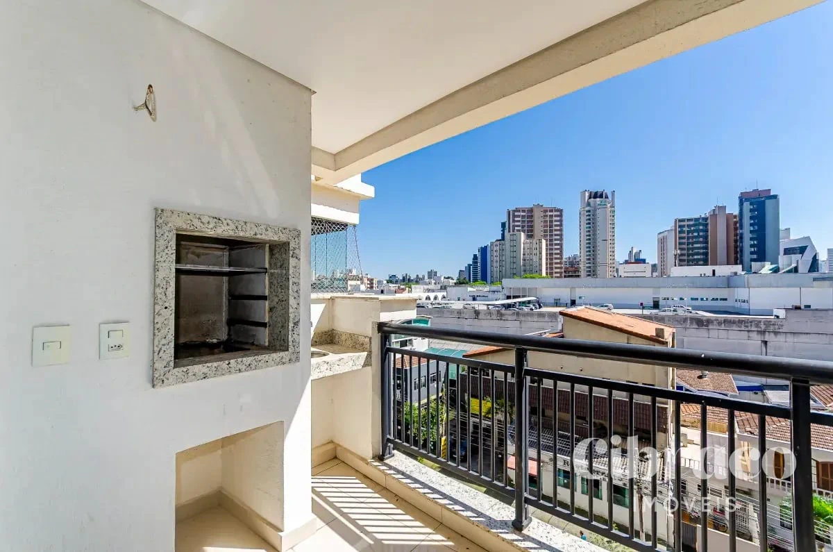 2-bedroom apartment with a grill on the balcony — photo 7