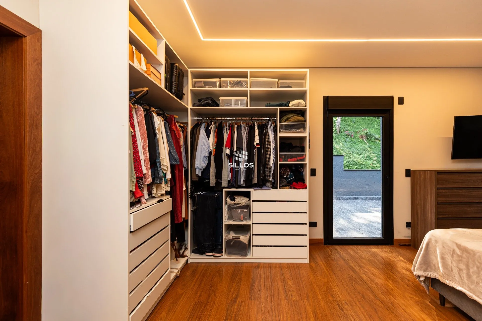 Condominium house with 5 bedrooms and 4 en-suites with balcony — photo 13