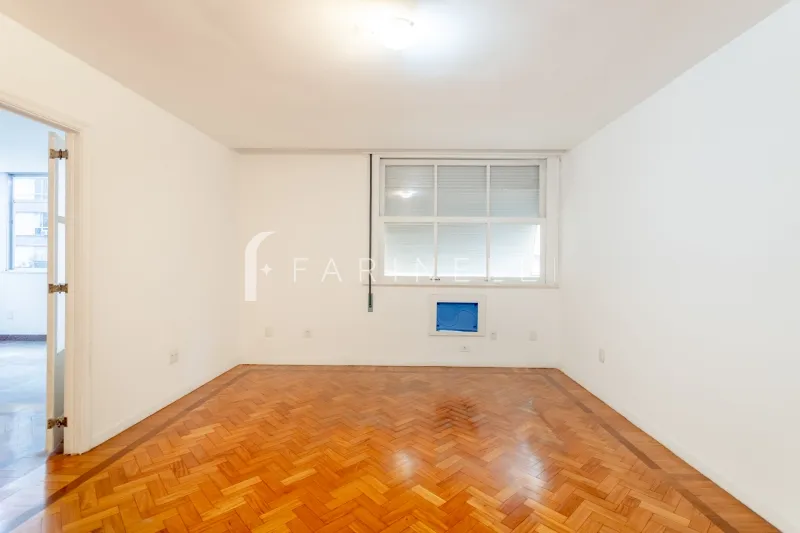 Home office in a 4-bedroom apartment, 196 m² — photo 4