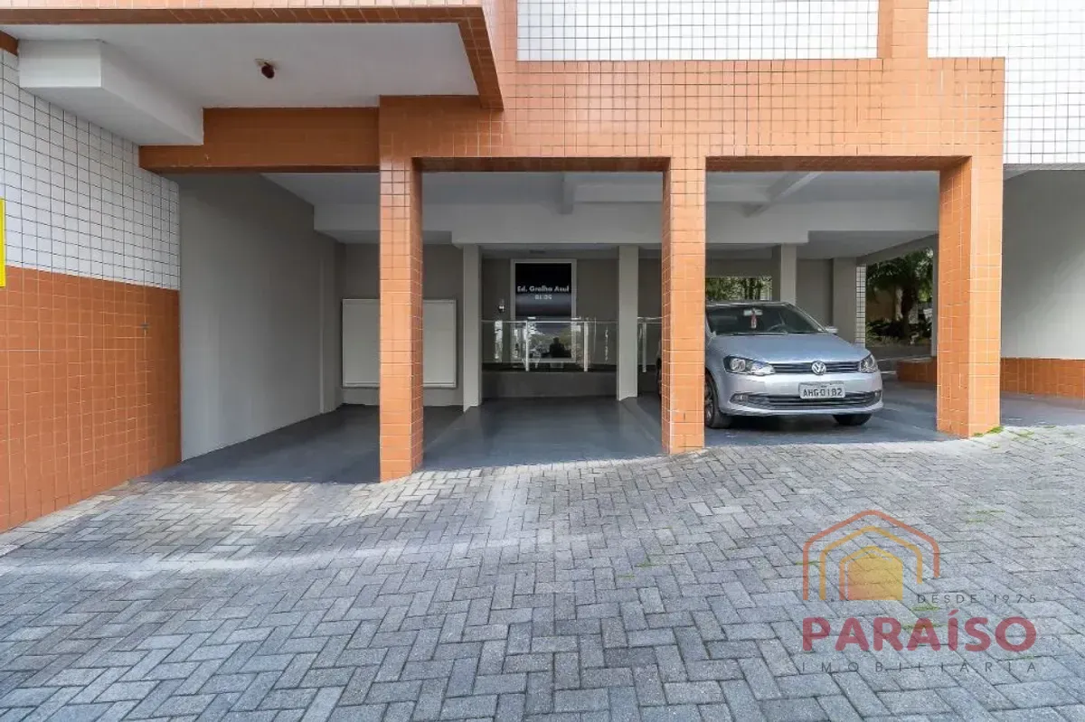 Balcony with a grill in a 2-bedroom apartment, 90 m² — photo 40