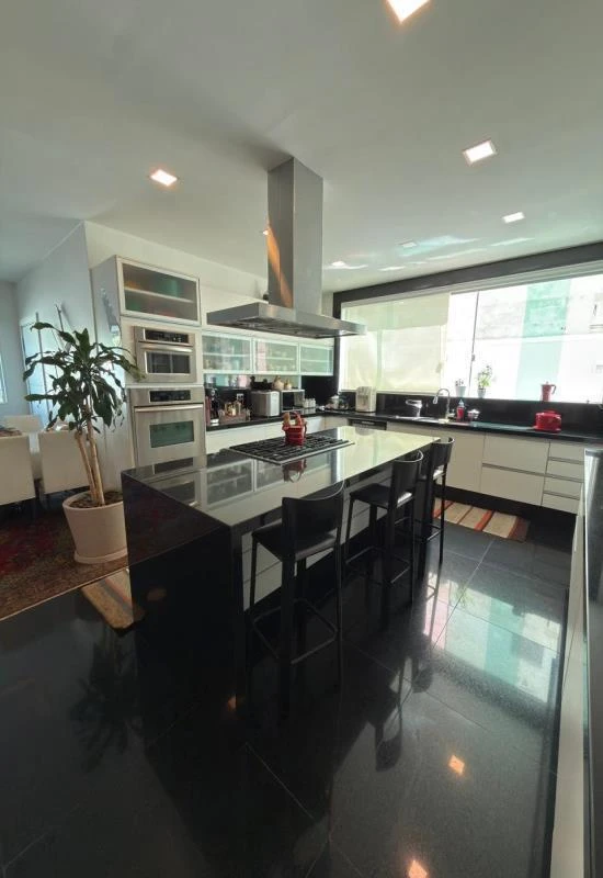 Casa para locação com cozinha americana e 9 quartos — photo 2