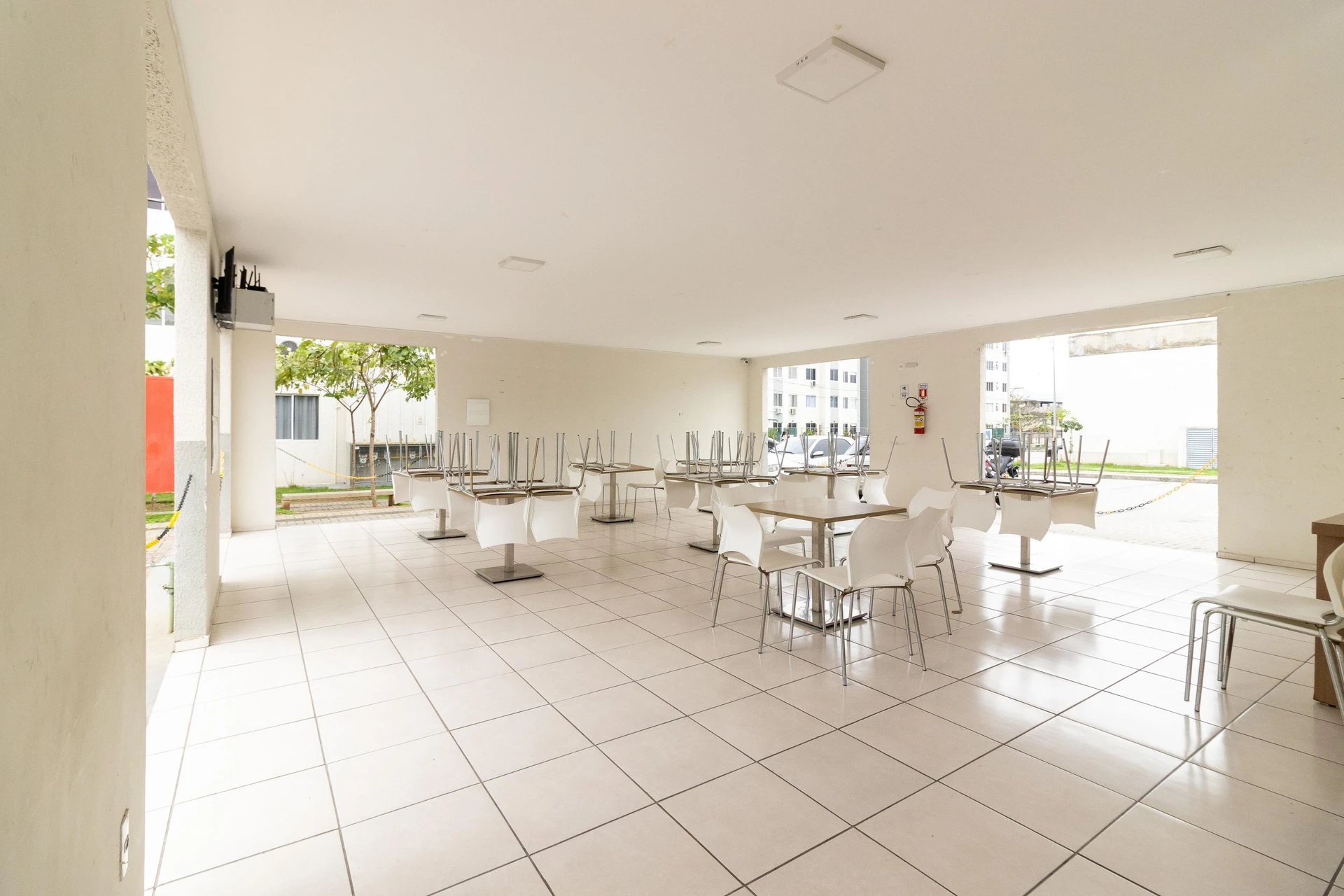 Apartamento com 2 quartos e piscina no condomínio — photo 41