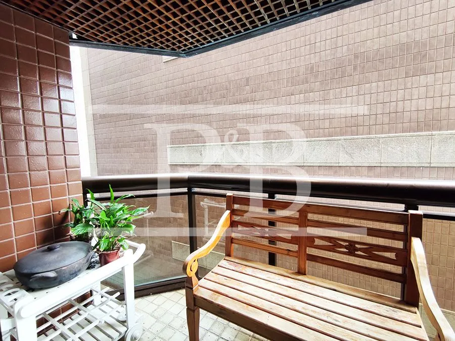 Furnished apartment with 2 bedrooms and an open-plan kitchen — photo 18