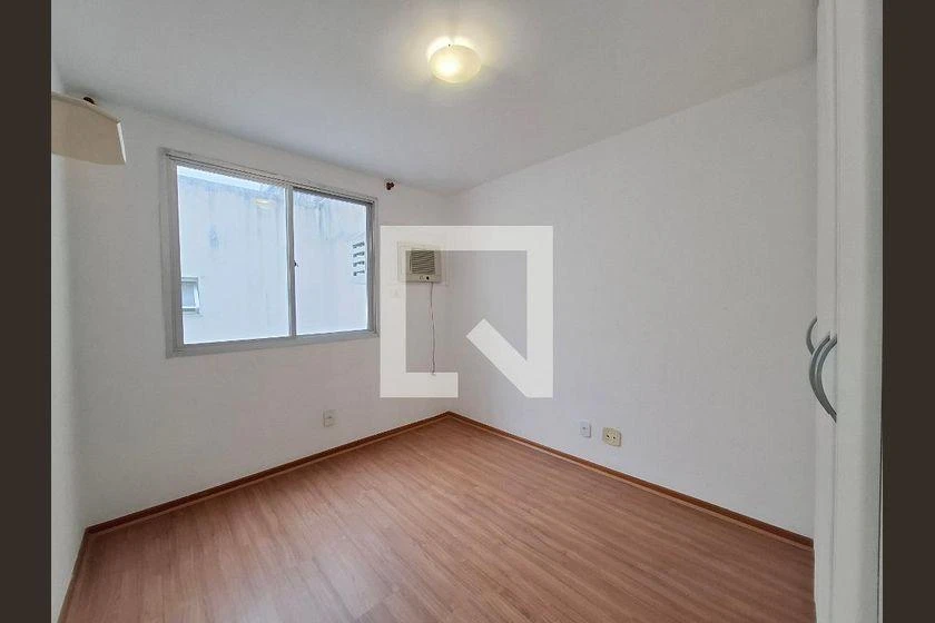 Home office in a 4-bedroom apartment, 140 m² — photo 9