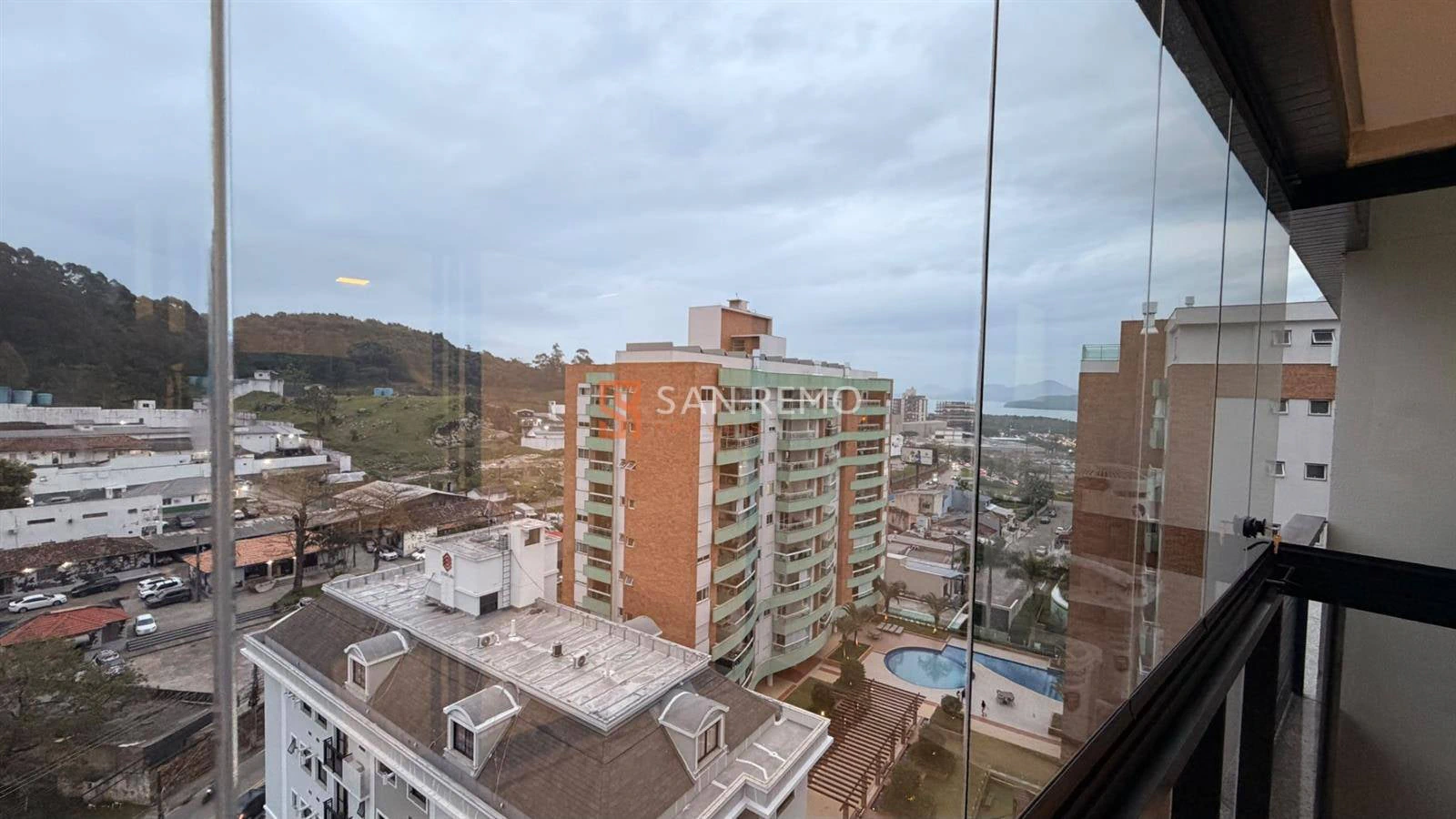 Apartment, 76 m², with a glass-enclosed balcony — photo 4