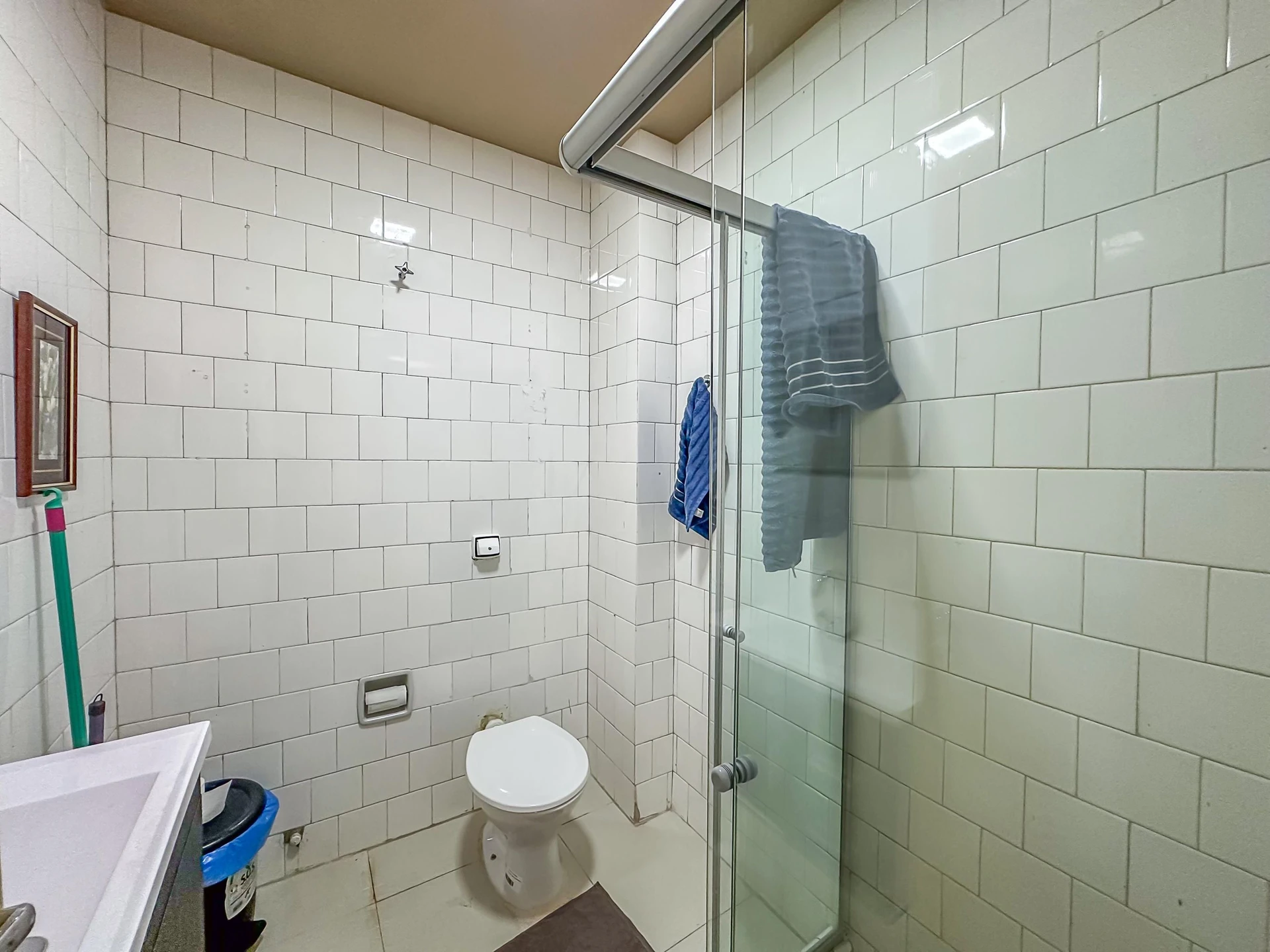 Furnished studio with a kitchenette and 1 bathroom — photo 8