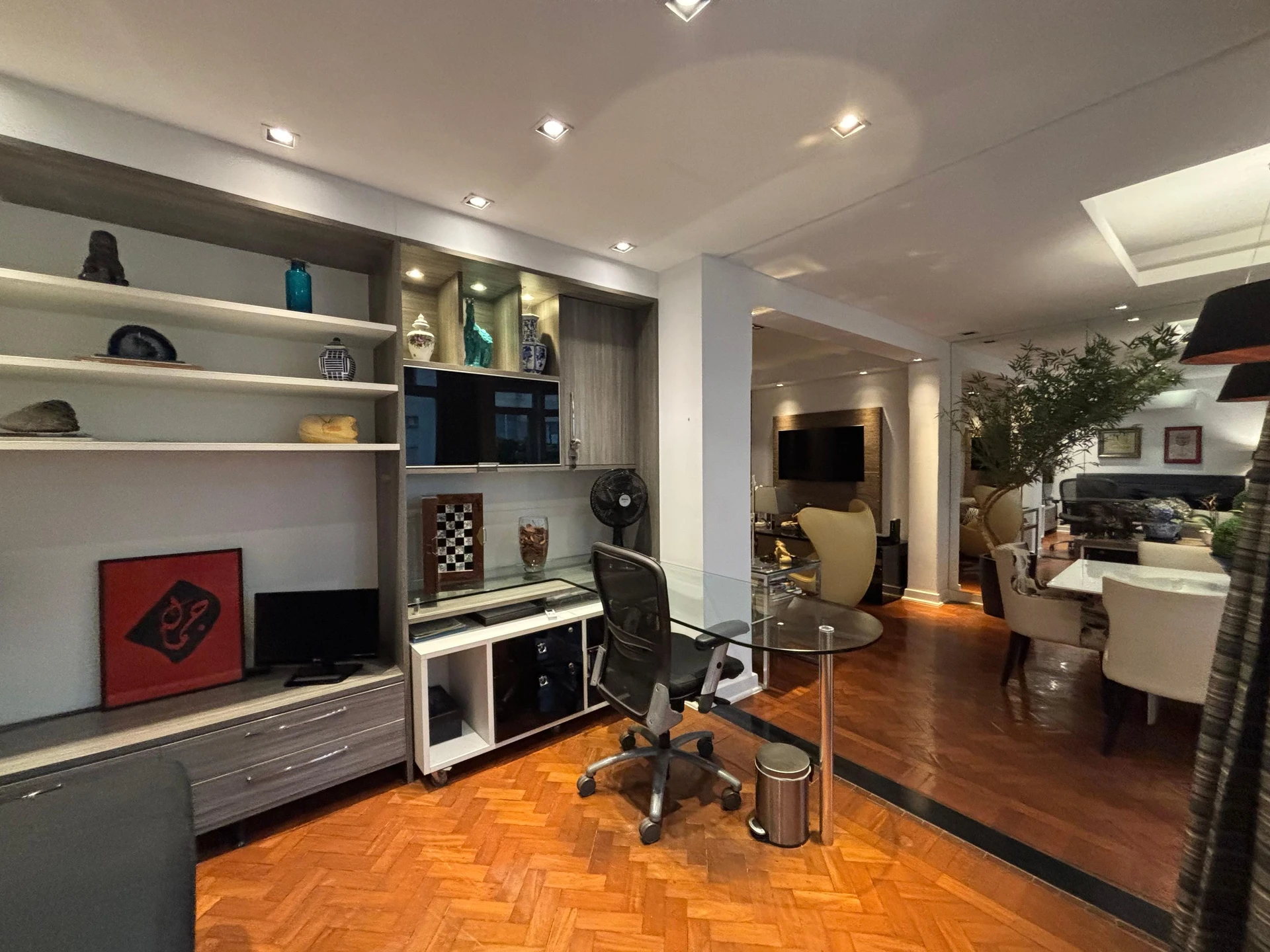 Furnished 1-bedroom apartment with 2 bathrooms — photo 22