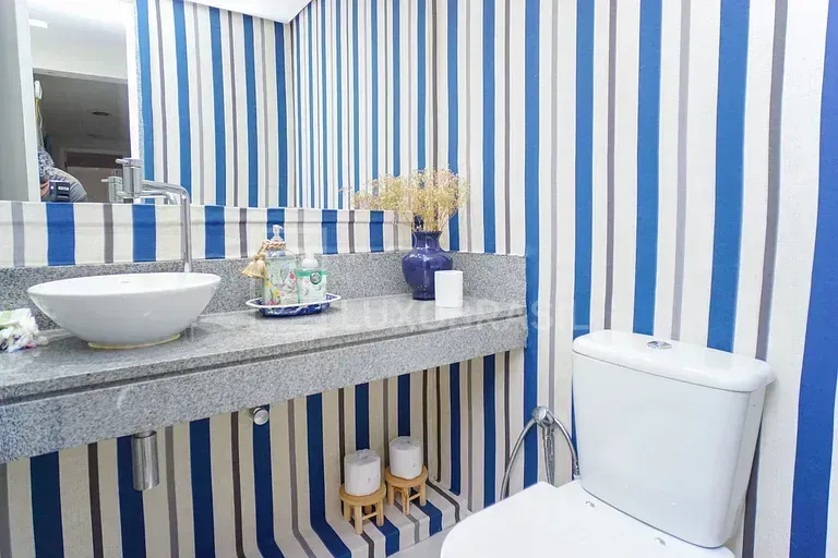Furnished 4-bedroom apartment with 245 m² — photo 33