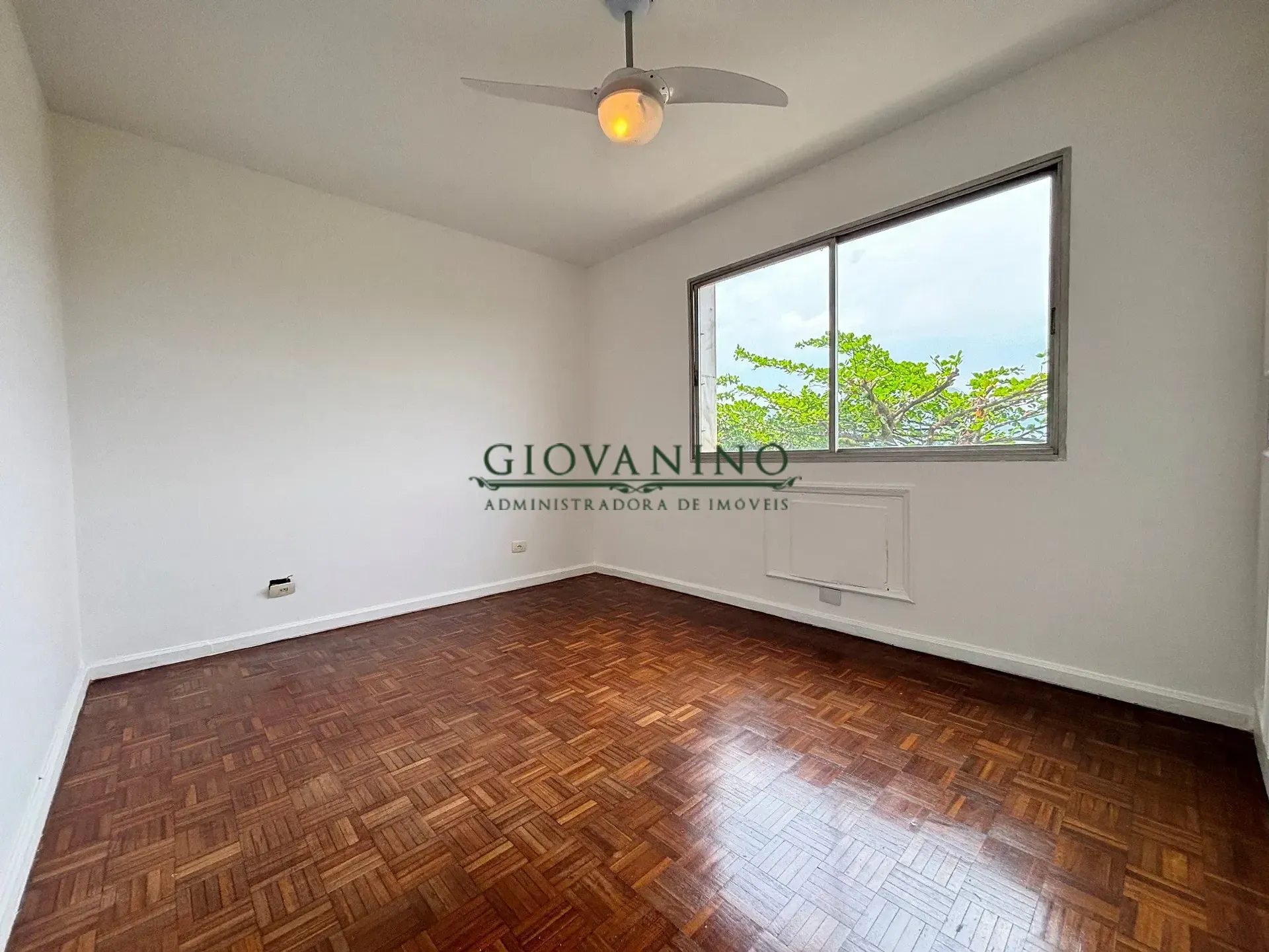 Apartamento de 4 quartos com piso de madeira ou laminado — photo 19