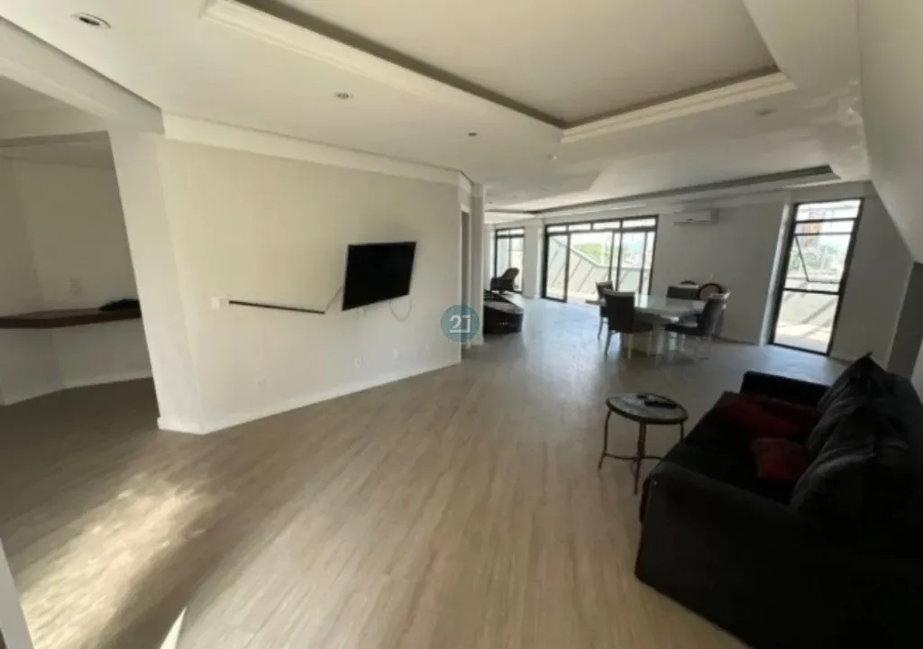 Furnished 3-bedroom penthouse with 485 m² — photo 2