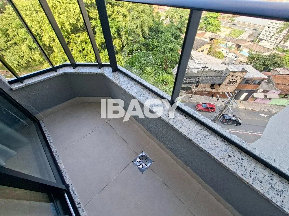 Studio with a glassed-in balcony and open-plan kitchen — photo 241