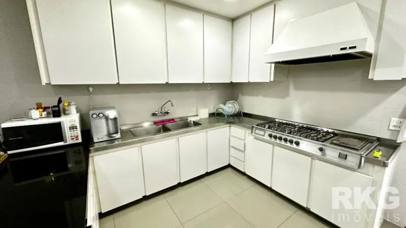 Apartamento mobiliado com 4 quartos e 5 banheiros — photo 8