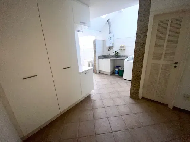 Casa com 4 dormitórios e 5 banheiros, com garagem — photo 30
