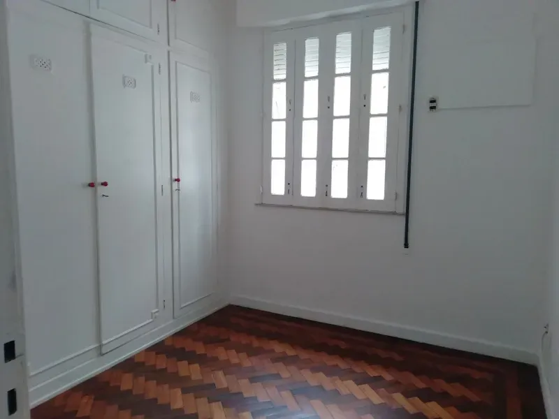 2-bedroom apartment with wood or laminate floors — photo 2
