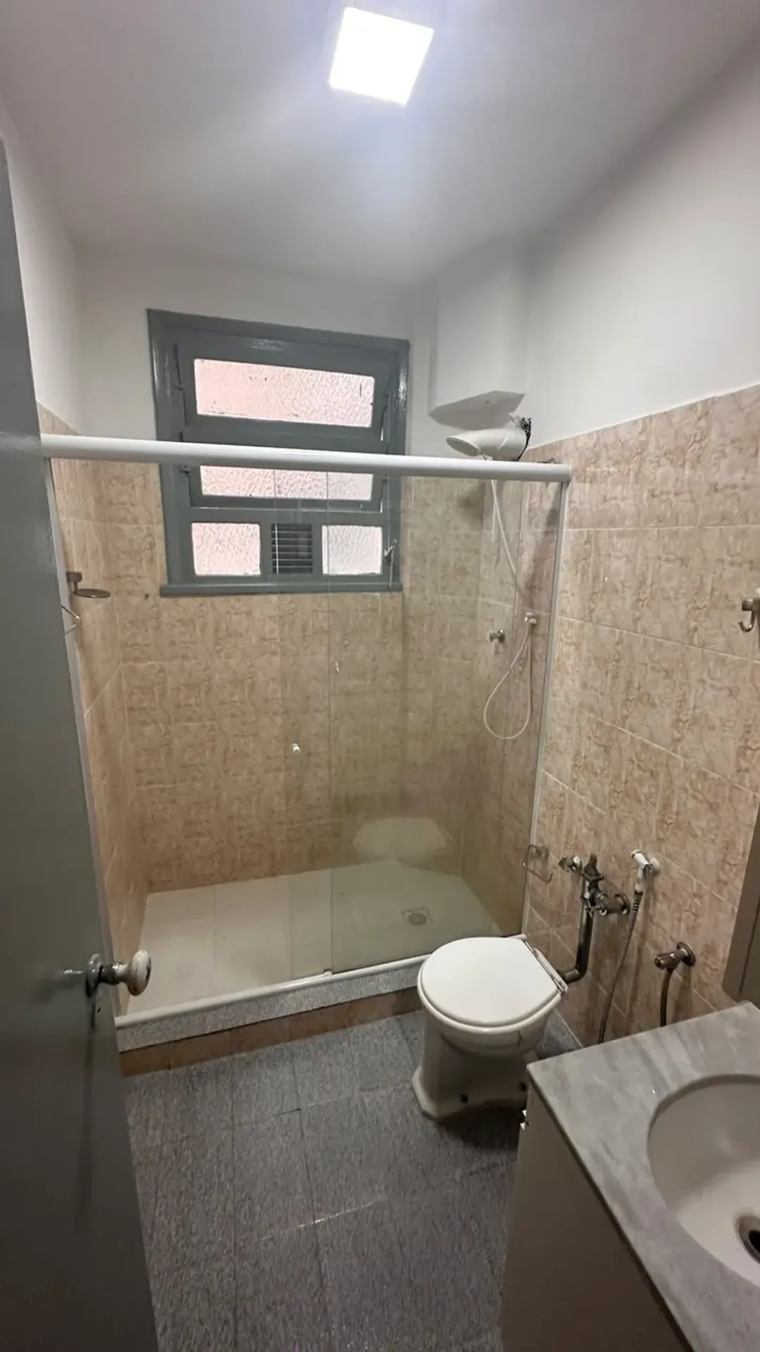Departamento de 1 dormitorio con piso de madera o laminado — photo 9