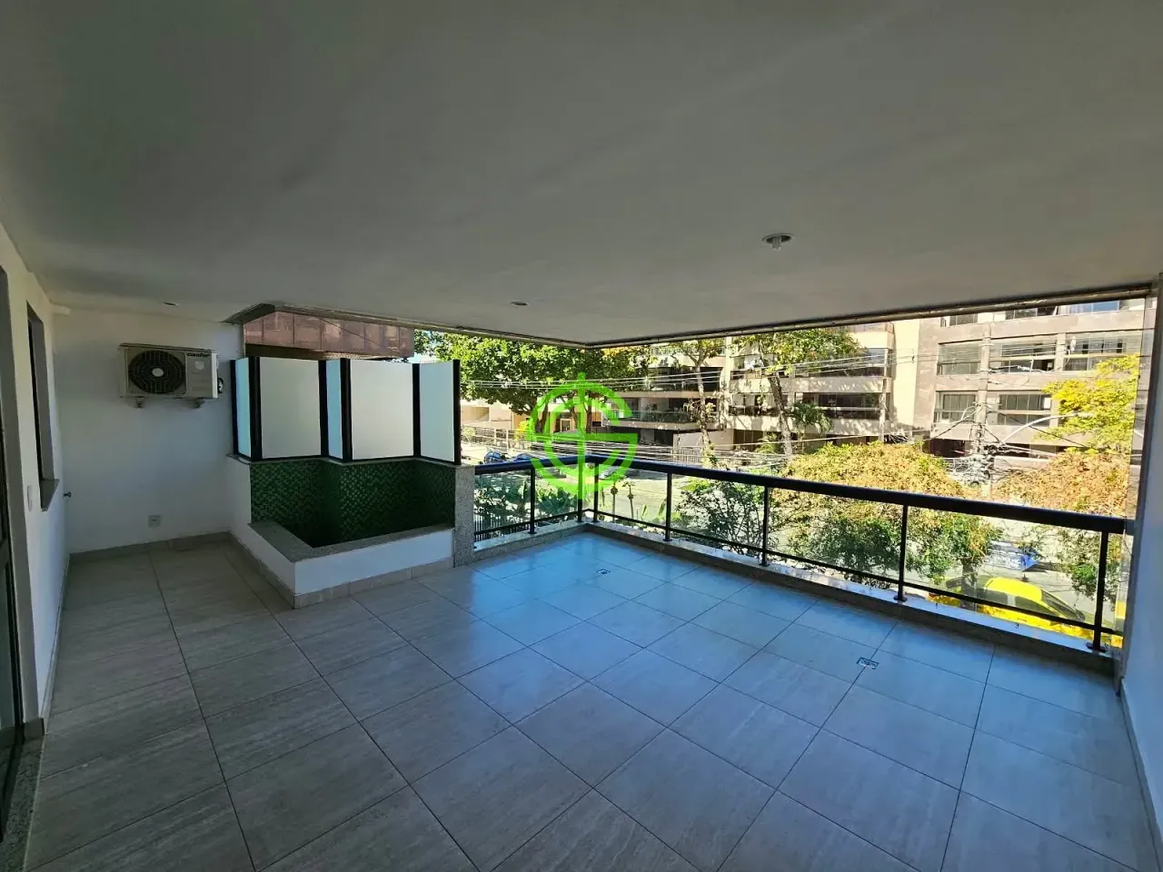 Apartamento com 3 quartos, 4 banheiros e cozinha fechada — photo 11