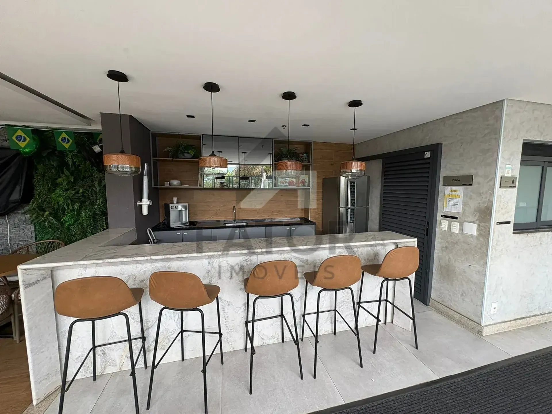 Apartamento com 3 quartos e varanda fechada de vidro — photo 36