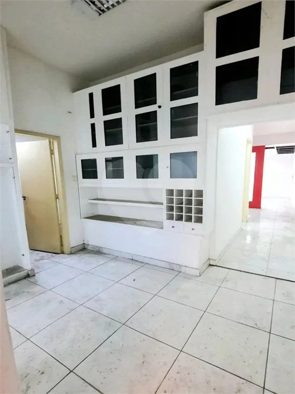 Unfurnished house with 5 bedrooms and 5 bathrooms — photo 9