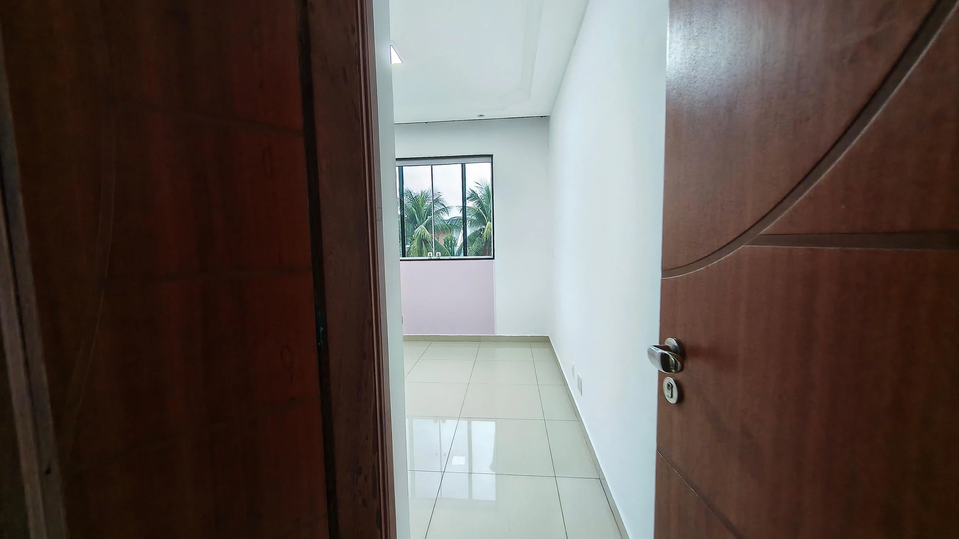House, 241 m², with floor-to-ceiling windows — photo 22