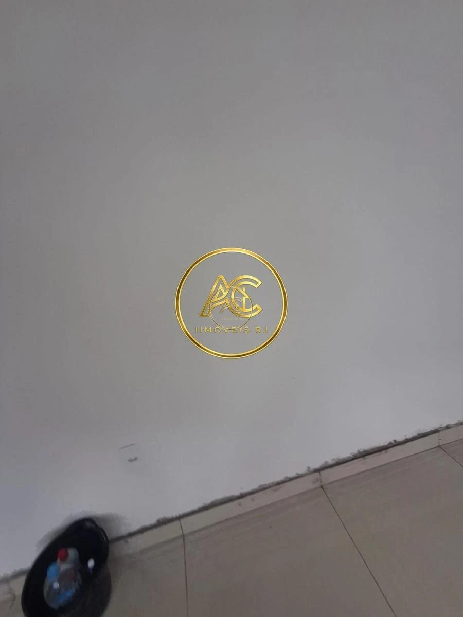 2-bedroom apartment in a building with a pool — photo 4