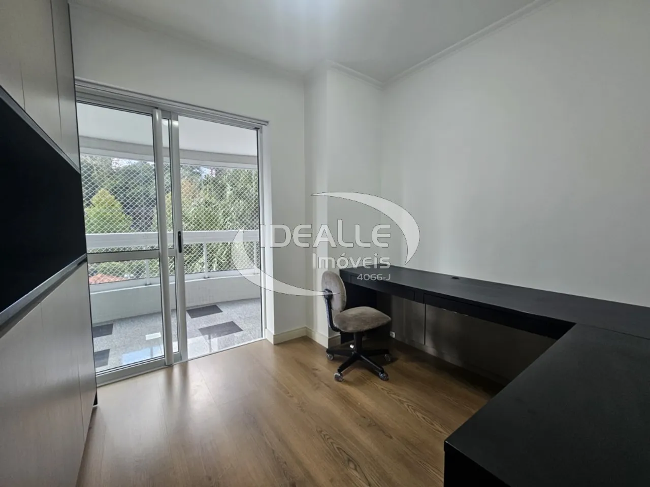 Apartamento de 3 suites con 335 m² y balcón — photo 14