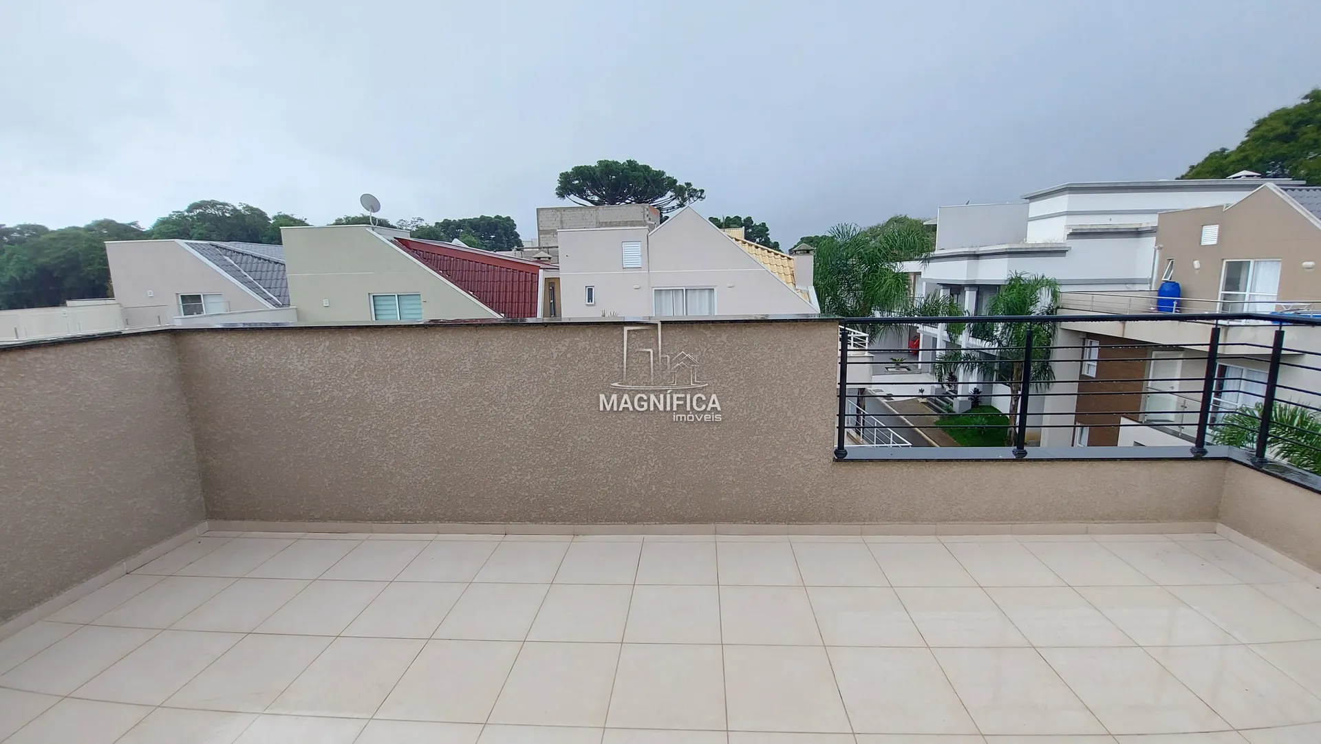 Unfurnished house with 5 bedrooms and 6 bathrooms — photo 31