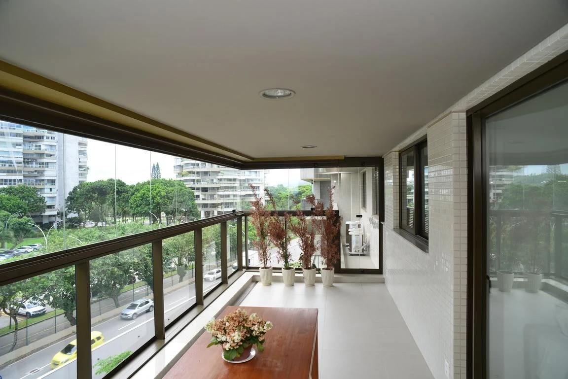 3-bedroom apartment in a building with a sauna