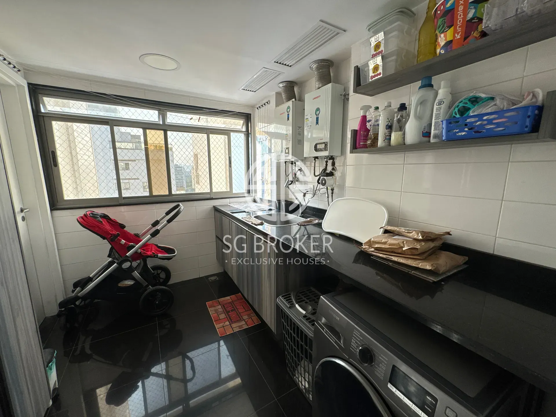 Furnished apartment with open-plan kitchen and 4 bedrooms — photo 19