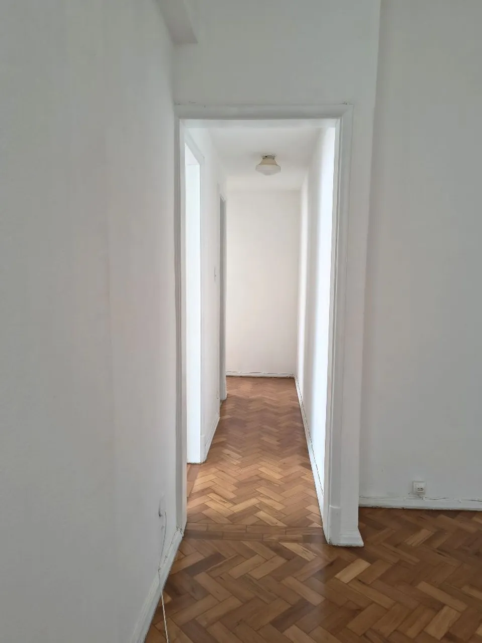 Wood or laminate floors in a 2-bedroom apartment, 72 m² — photo 16